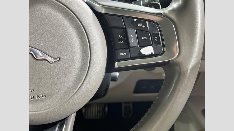 2020 認定中古車 Jaguar XF Yulong White 2WD プレステージ