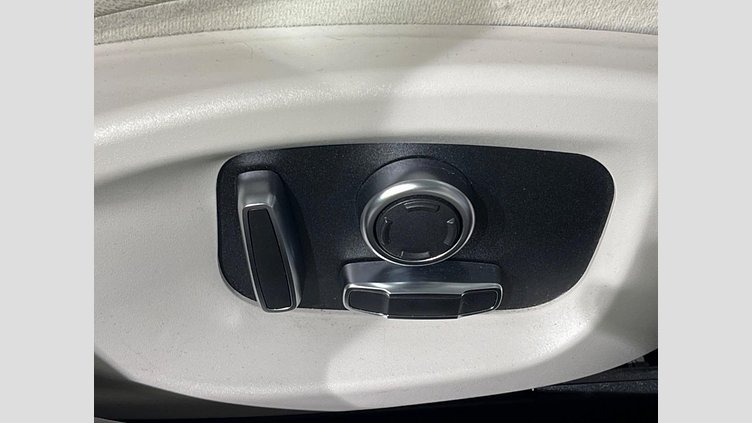 2020 認定中古車 Jaguar XF Yulong White 2WD プレステージ