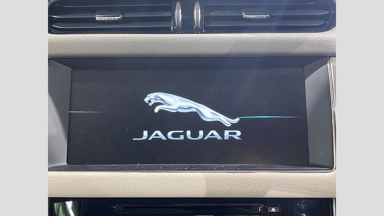 2020 認定中古車 Jaguar XF Yulong White 2WD プレステージ