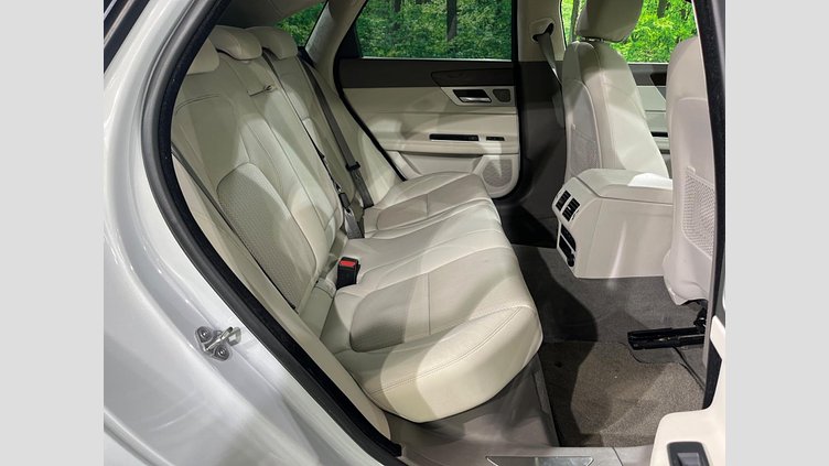2020 認定中古車 Jaguar XF Yulong White 2WD プレステージ