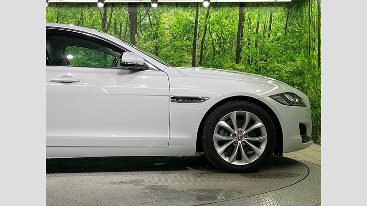 2020 認定中古車 Jaguar XF Yulong White 2WD プレステージ