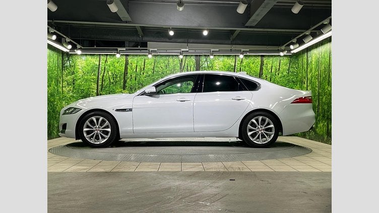 2020 認定中古車 Jaguar XF Yulong White 2WD プレステージ