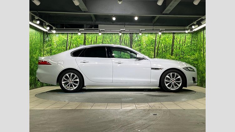 2020 認定中古車 Jaguar XF Yulong White 2WD プレステージ