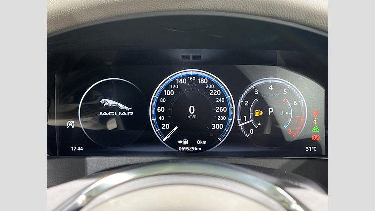 2020 認定中古車 Jaguar XF Yulong White 2WD プレステージ