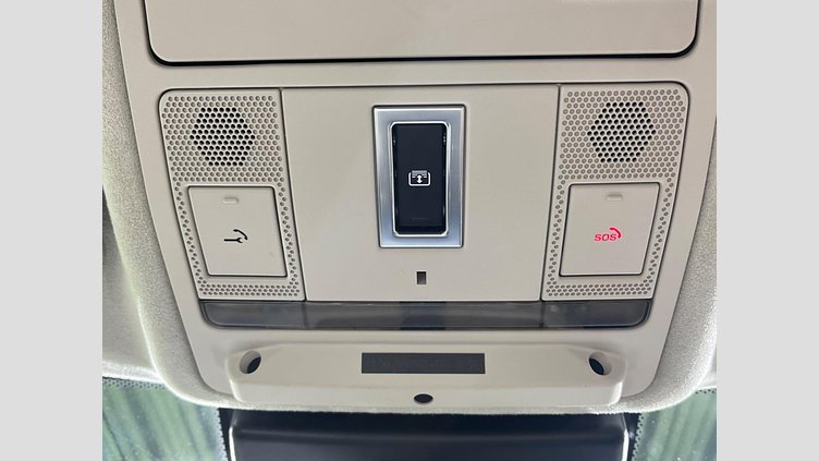 2020 認定中古車 Jaguar XF Yulong White 2WD プレステージ