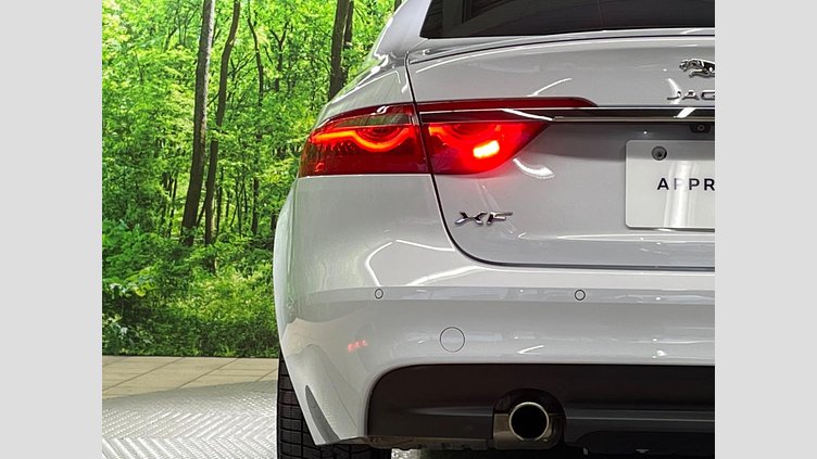 2020 認定中古車 Jaguar XF Yulong White 2WD プレステージ