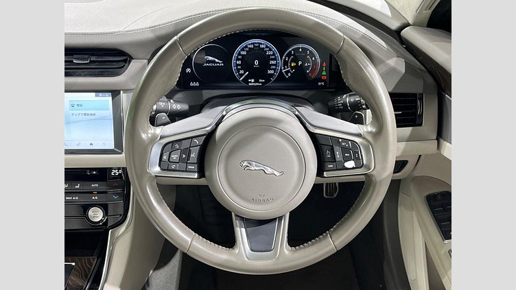 2020 認定中古車 Jaguar XF Yulong White 2WD プレステージ