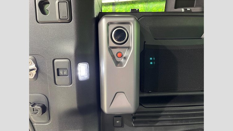 2024 認定中古車 Land Rover Defender 110 Eiger Grey 4WD SE