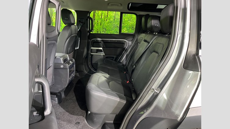 2024 認定中古車 Land Rover Defender 110 Eiger Grey 4WD SE