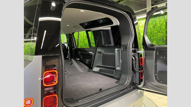 2024 認定中古車 Land Rover Defender 110 Eiger Grey 4WD SE