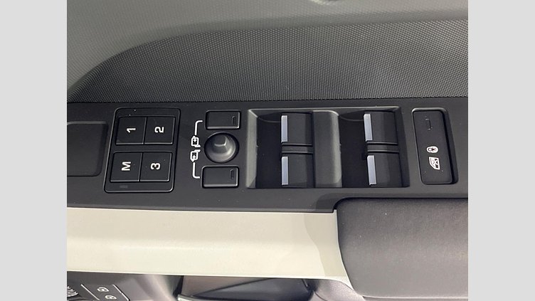 2024 認定中古車 Land Rover Defender 110 Eiger Grey 4WD SE