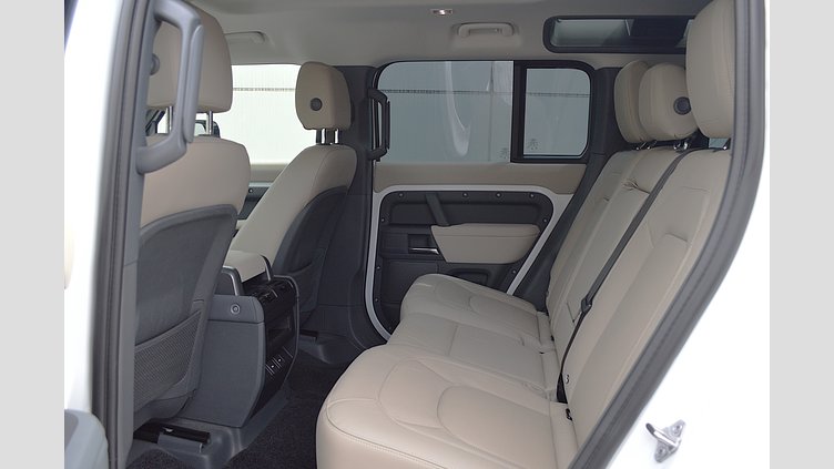 2023 認定中古車 Land Rover Defender 110 Fuji White D300 AWD（AT） D300 S