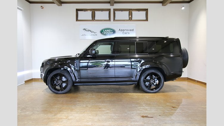 2025 認定中古車 Land Rover Defender 130 サントリーニブラック D350 AWD（AT） X-DYNAMIC SE D350