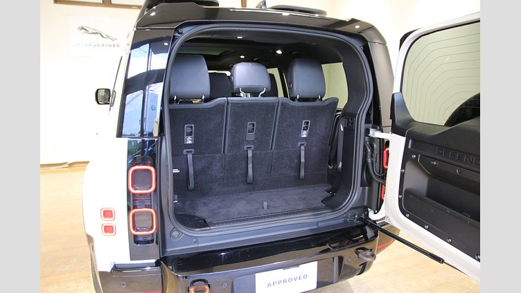 2023 認定中古車 Land Rover Defender 130 フジホワイト D300 AWD（AT） X-DYNAMIC HSE