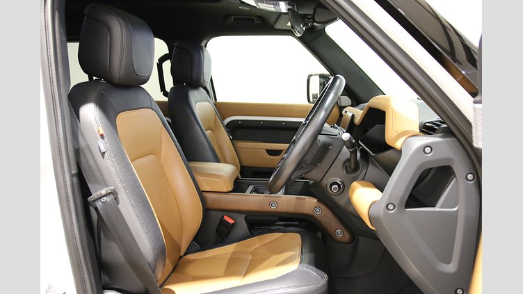 2023 認定中古車 Land Rover Defender 130 フジホワイト D300 AWD（AT） X-DYNAMIC HSE