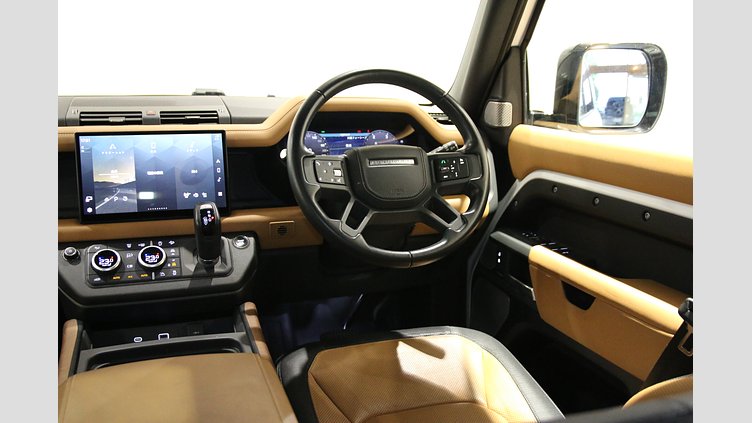 2023 認定中古車 Land Rover Defender 130 フジホワイト D300 AWD（AT） X-DYNAMIC HSE