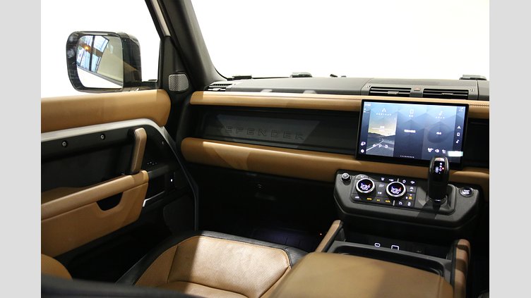 2023 認定中古車 Land Rover Defender 130 フジホワイト D300 AWD（AT） X-DYNAMIC HSE