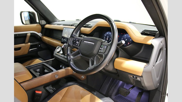 2023 認定中古車 Land Rover Defender 130 フジホワイト D300 AWD（AT） X-DYNAMIC HSE