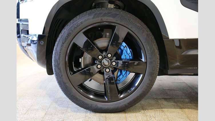2023 認定中古車 Land Rover Defender 130 フジホワイト D300 AWD（AT） X-DYNAMIC HSE