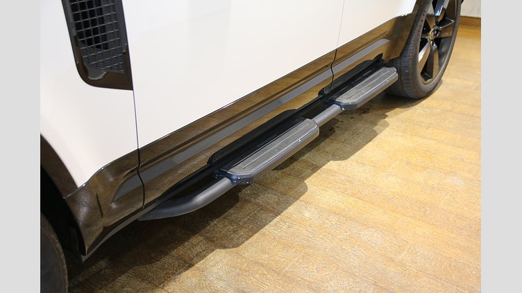2023 認定中古車 Land Rover Defender 130 フジホワイト D300 AWD（AT） X-DYNAMIC HSE