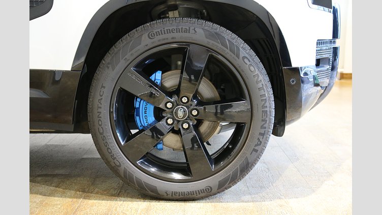 2023 認定中古車 Land Rover Defender 130 フジホワイト D300 AWD（AT） X-DYNAMIC HSE