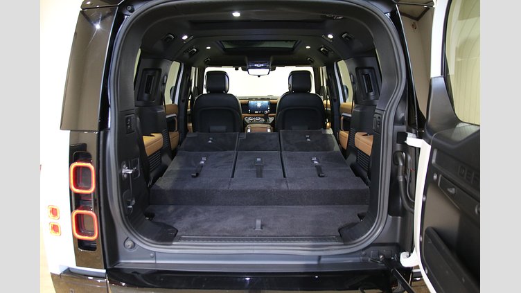 2023 認定中古車 Land Rover Defender 130 フジホワイト D300 AWD（AT） X-DYNAMIC HSE