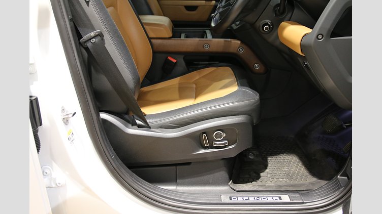 2023 認定中古車 Land Rover Defender 130 フジホワイト D300 AWD（AT） X-DYNAMIC HSE