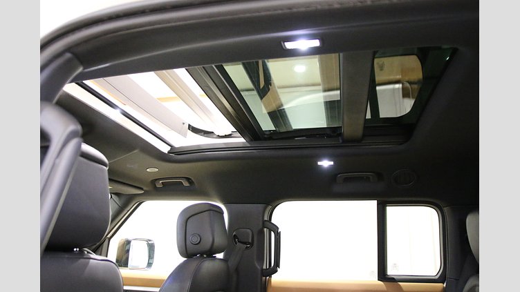 2023 認定中古車 Land Rover Defender 130 フジホワイト D300 AWD（AT） X-DYNAMIC HSE