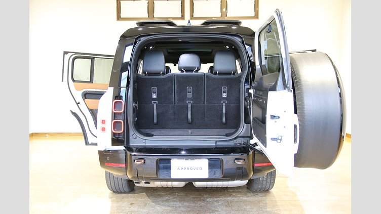 2023 認定中古車 Land Rover Defender 130 フジホワイト D300 AWD（AT） X-DYNAMIC HSE