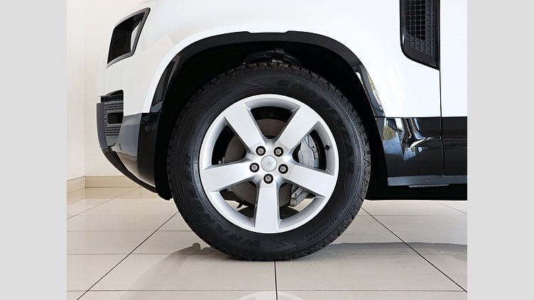 2025 Approved Land Rover Defender 110 Fuji White AWD D350 X-Dynamic HSE