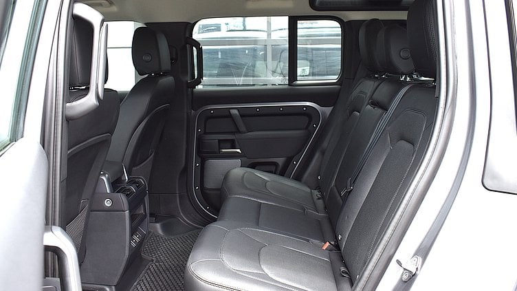 2023 認定中古車 Land Rover Defender 110 アイガーグレイ D300 AWD（AT） S