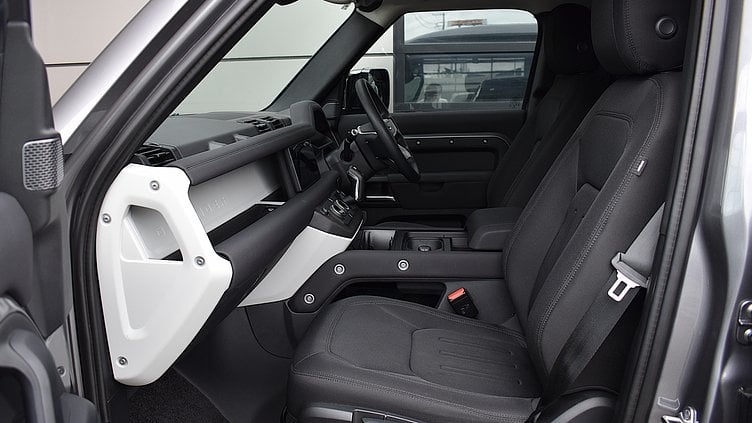 2021 認定中古車 Land Rover Defender 110 Eiger Grey 2.0L P300 4WD 110 2.0L P300 4WD