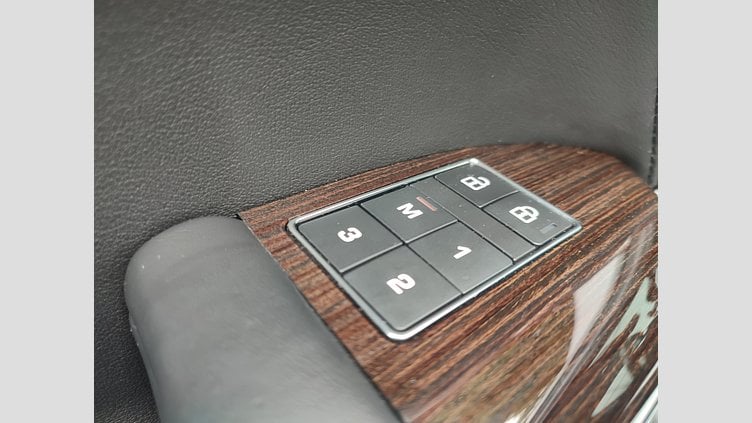2020 JAZDENÉ VOZIDLÁ Land Rover Range Rover Sport Hakuba Silver 4x4 3.0D I6 MHEV HSE AWD A/T