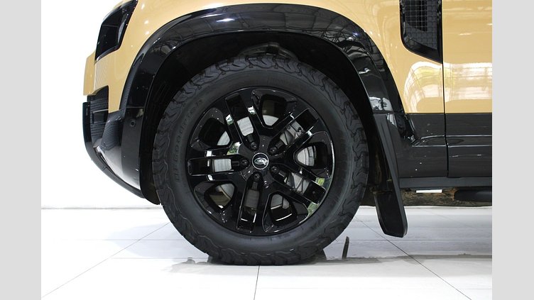2024 อนุมัติ Land Rover Defender 110 Fuji White P400e AWD AUTOMATIC PHEV [1] SE