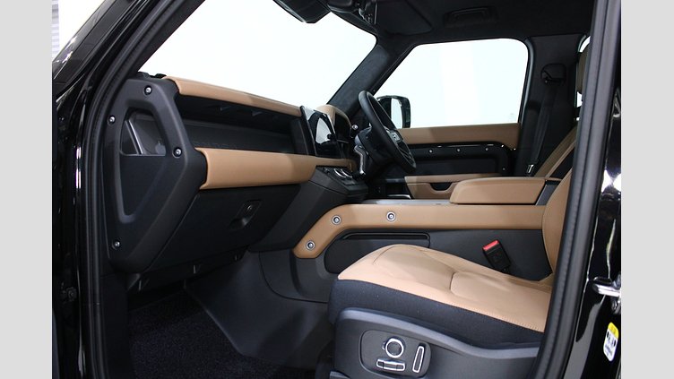 2024 อนุมัติ Land Rover Defender 110 Santorini Black 350PS Auto Diesel MHEV LWB X-Dynamic HSE 