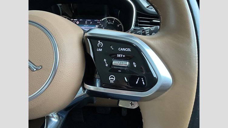 2023 認定中古車 Jaguar F-Pace Firenze Red 2.0Lガソリン　250P S