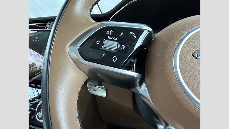 2023 認定中古車 Jaguar F-Pace Firenze Red 2.0Lガソリン　250P S
