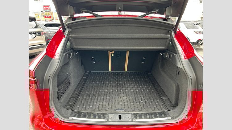 2023 認定中古車 Jaguar F-Pace Firenze Red 2.0Lガソリン　250P S