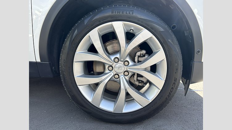 2021 認定中古車 Land Rover Discovery Sport Fuji White 2.0L ディーゼルSE　180PS
 SE