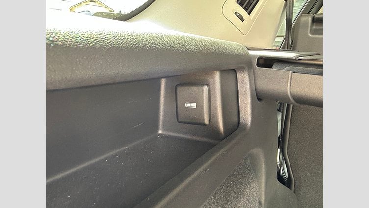 2021 認定中古車 Land Rover Discovery Sport Fuji White 2.0L ディーゼルSE　180PS
 SE