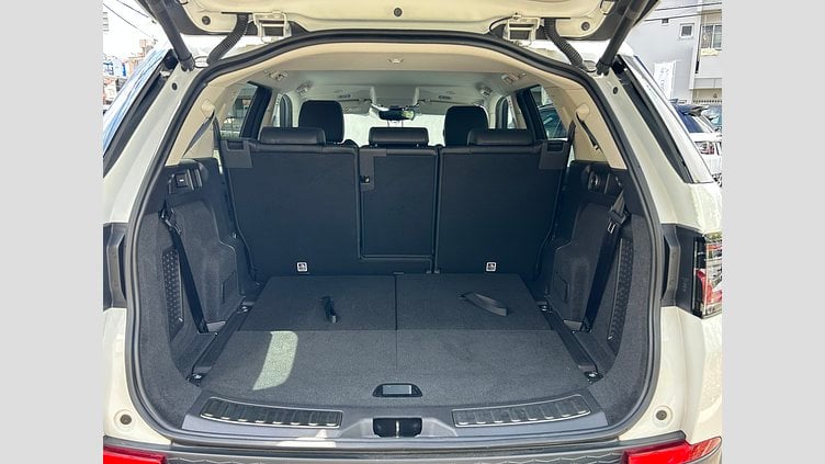 2021 認定中古車 Land Rover Discovery Sport Fuji White 2.0L ディーゼルSE　180PS
 SE