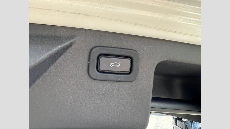 2021 認定中古車 Land Rover Discovery Sport Fuji White 2.0L ディーゼルSE　180PS
 SE