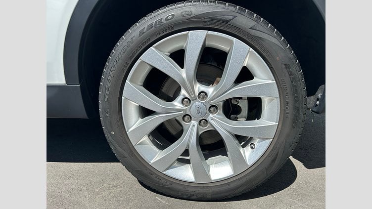 2021 認定中古車 Land Rover Discovery Sport Fuji White 2.0L ディーゼルSE　180PS
 SE