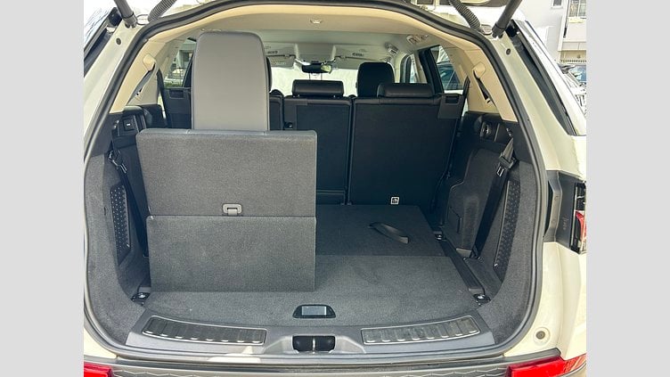 2021 認定中古車 Land Rover Discovery Sport Fuji White 2.0L ディーゼルSE　180PS
 SE