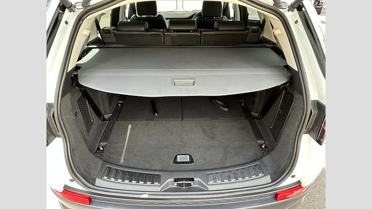 2021 認定中古車 Land Rover Discovery Sport Fuji White 2.0L ディーゼルSE　180PS
 SE