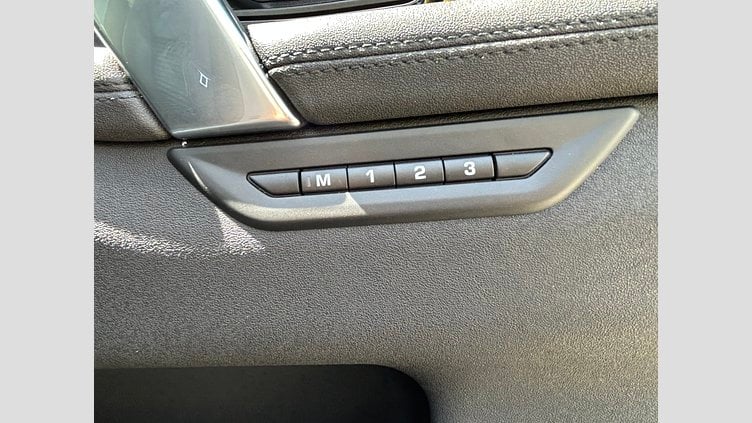 2021 認定中古車 Land Rover Discovery Sport Fuji White 2.0L ディーゼルSE　180PS
 SE