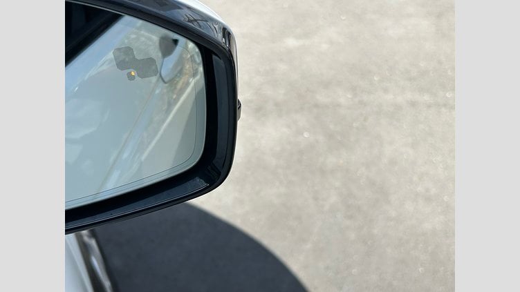 2021 認定中古車 Land Rover Discovery Sport Fuji White 2.0L ディーゼルSE　180PS
 SE