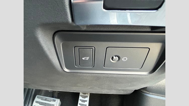 2021 認定中古車 Land Rover Discovery Sport Fuji White 2.0L ディーゼルSE　180PS
 SE