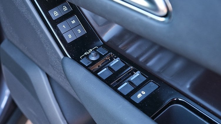 2025 Approved Land Rover Range Rover Velar Varesine Blue P250 Dynamic SE