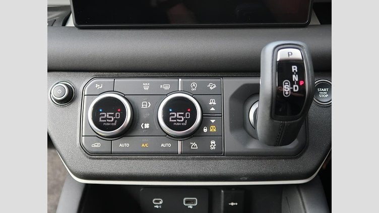 2023 認定中古車 Land Rover Defender 110 フジホワイト D300 AWD（AT） S